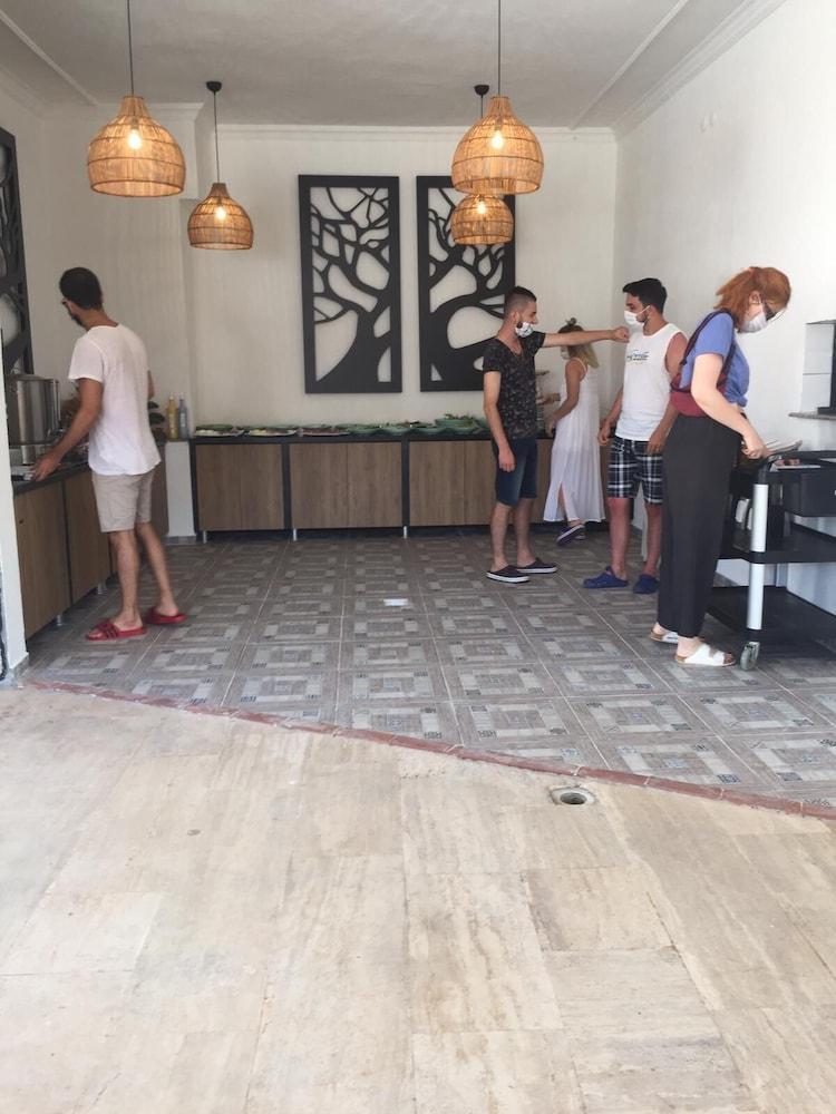 Ates Hotel