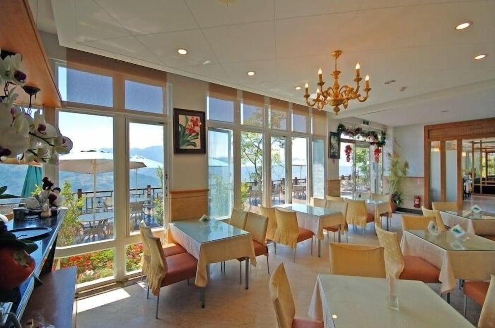 Jun Yue Hanging Garden Resort