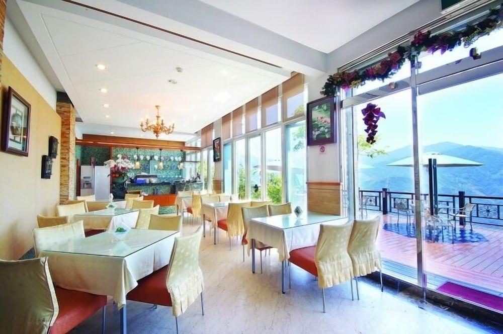 Jun Yue Hanging Garden Resort