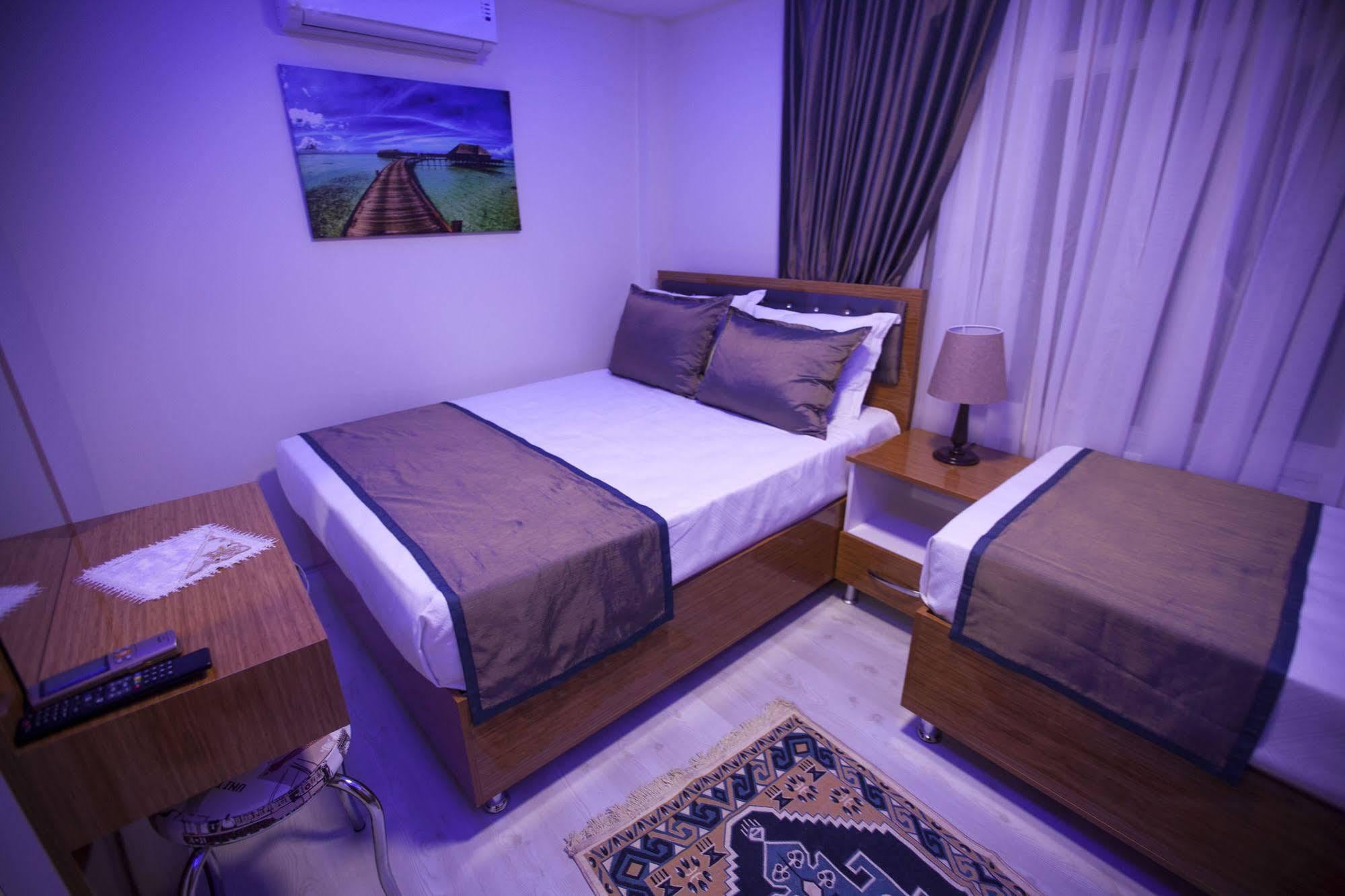 Golden Saray Apart
