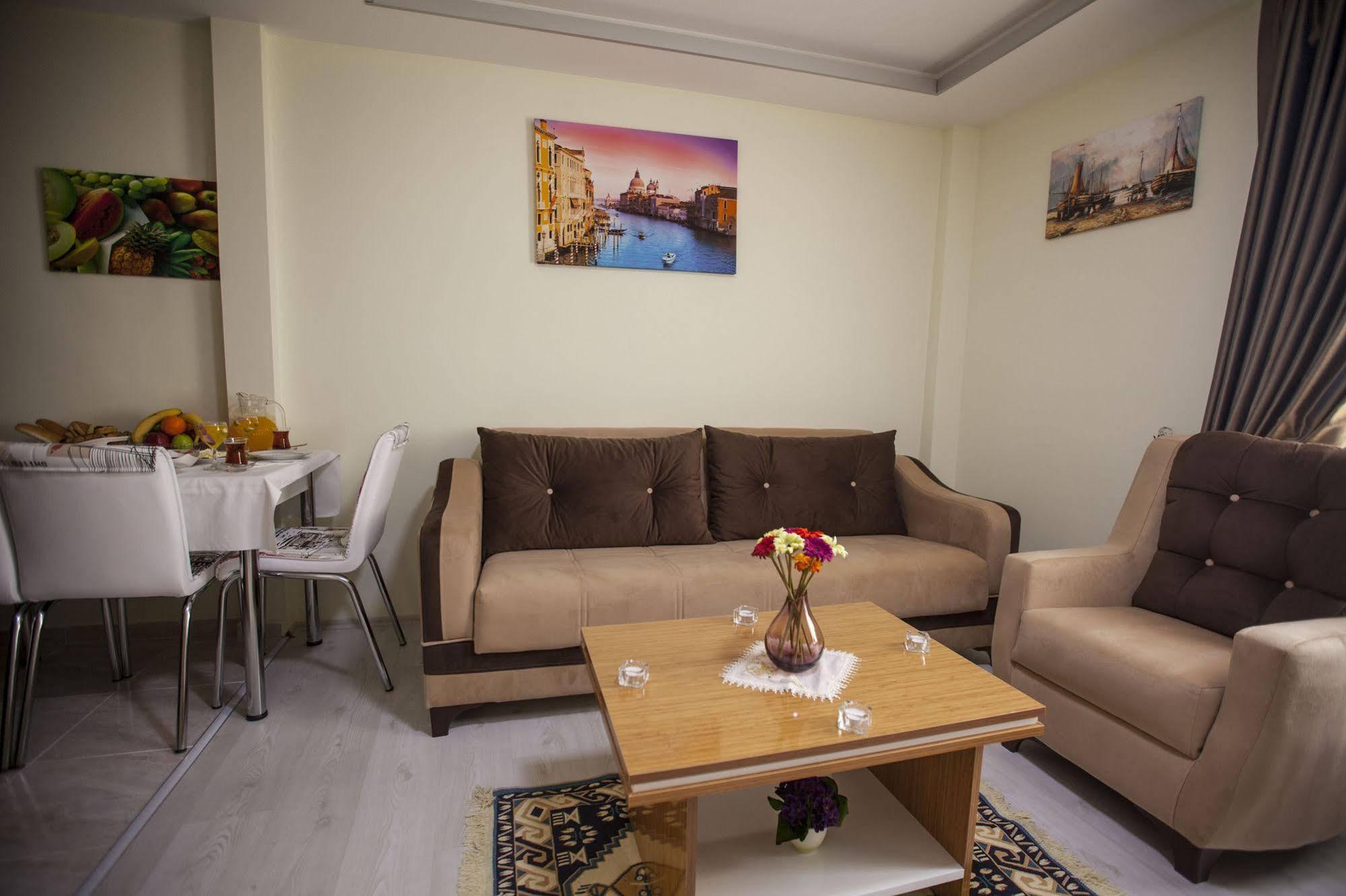 Golden Saray Apart