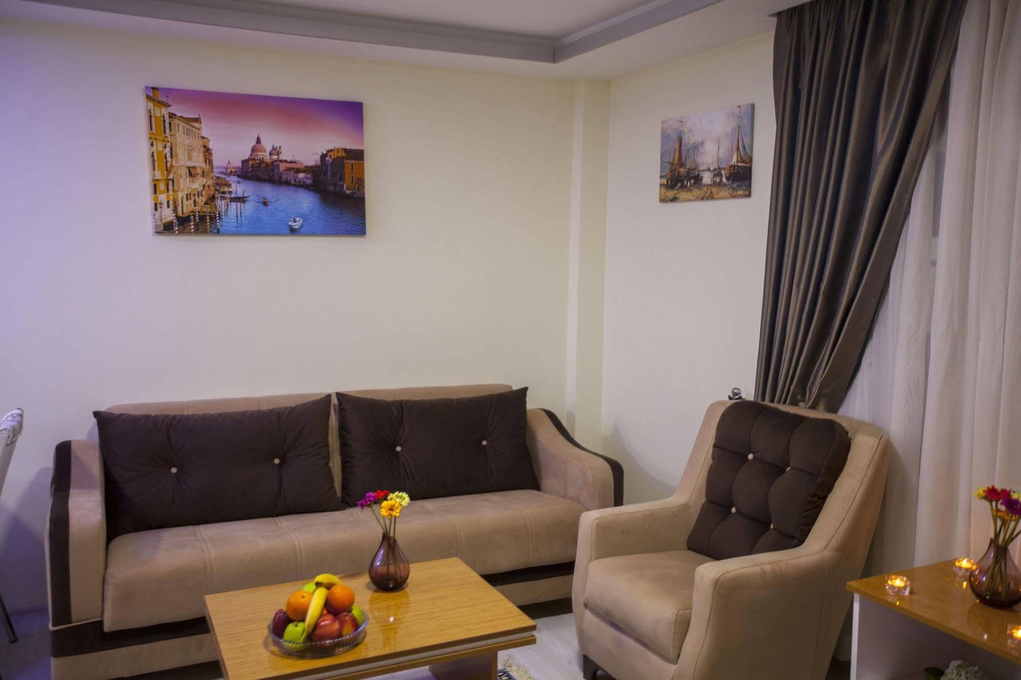 Golden Saray Apart