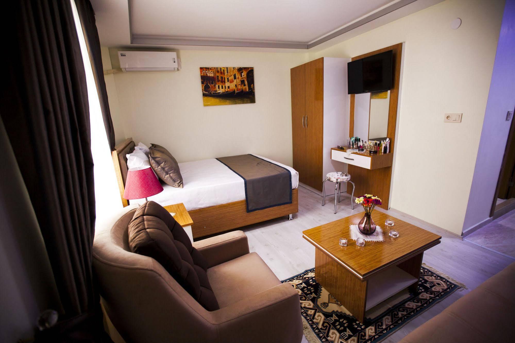 Golden Saray Apart