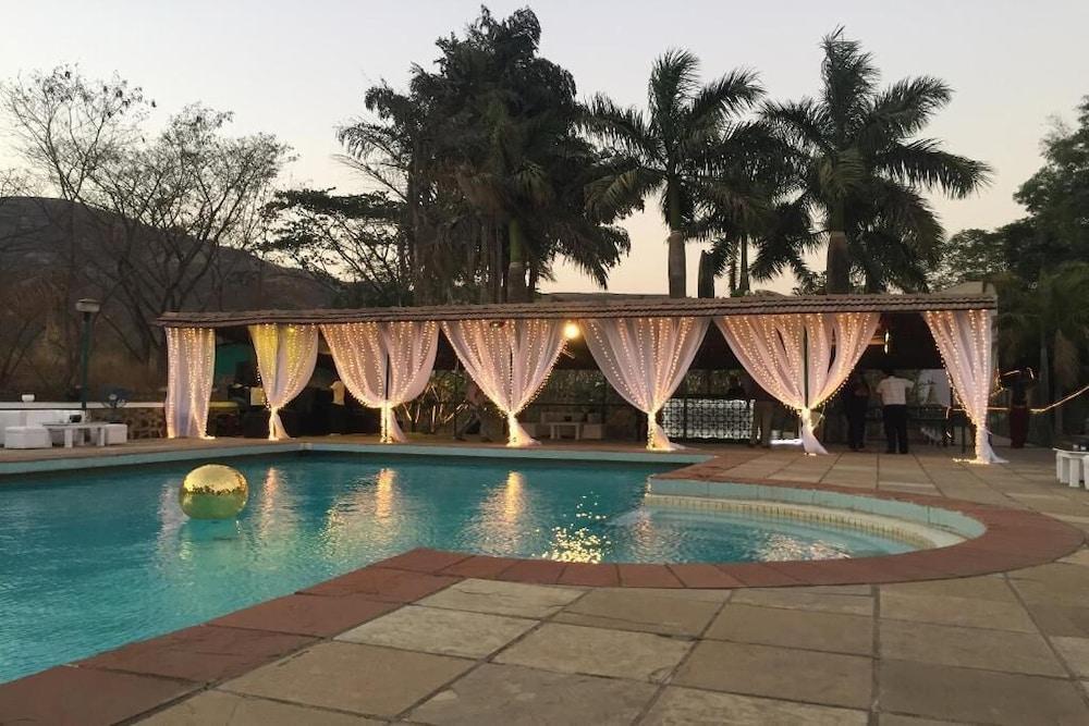 Modis Resort- Karjat