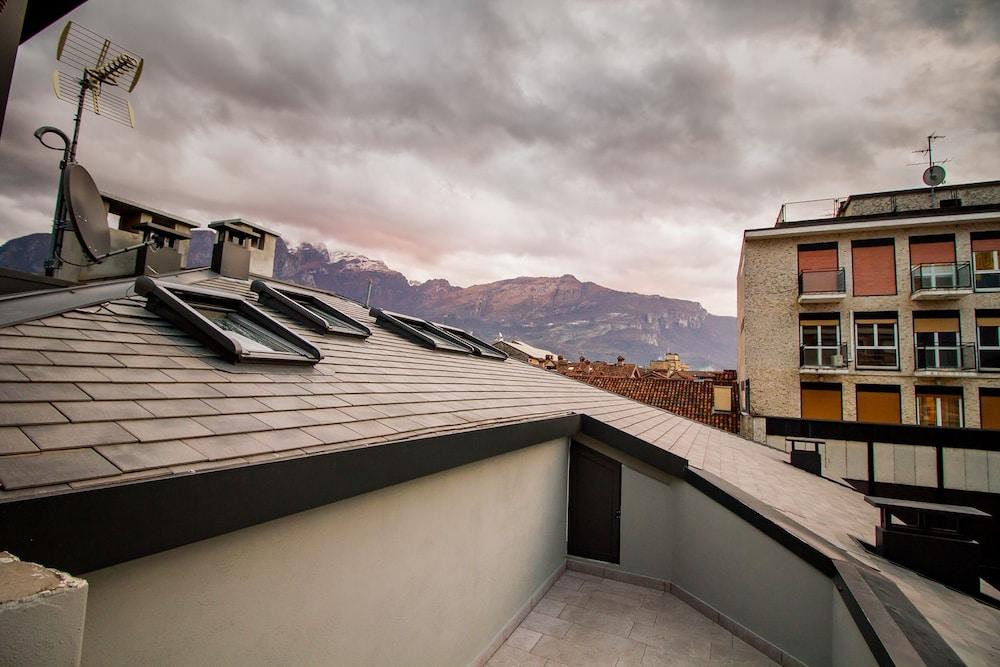 Lake Como Apartments