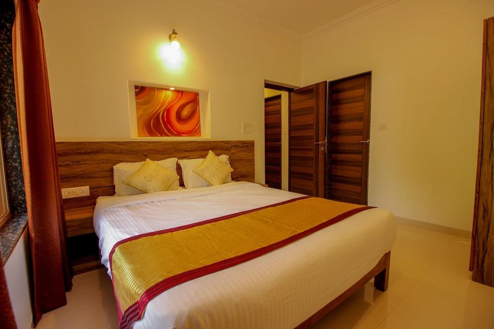 OYO Home 10966 Poolside Paradise 2BHK