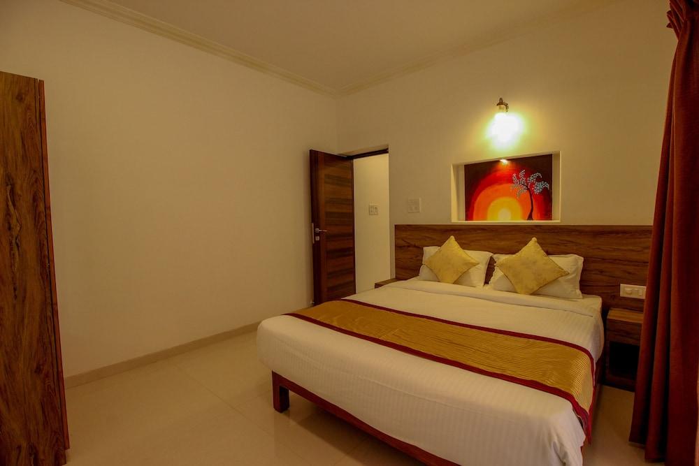OYO Home 10966 Poolside Paradise 2BHK