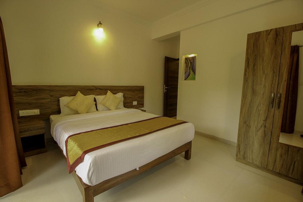OYO Home 10966 Poolside Paradise 2BHK