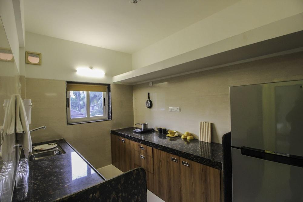 OYO Home 10966 Poolside Paradise 2BHK
