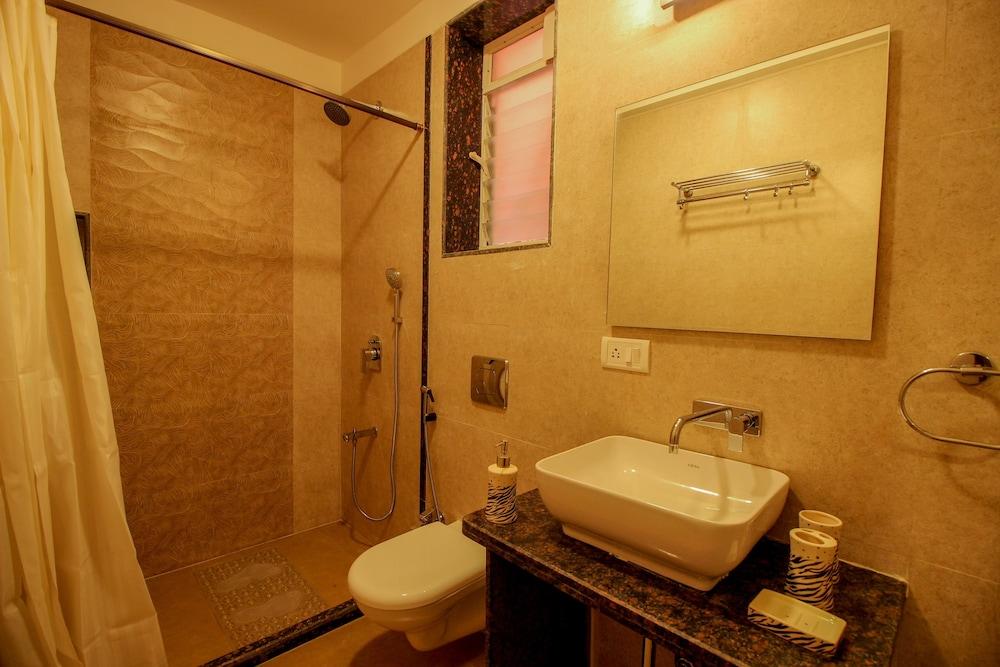 OYO Home 10966 Poolside Paradise 2BHK