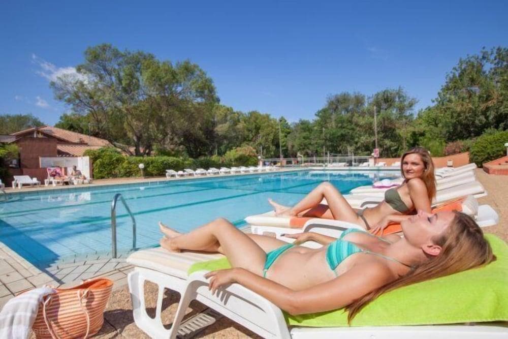 Marina Hotel Club
