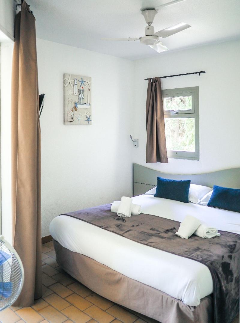 Marina Hotel Club