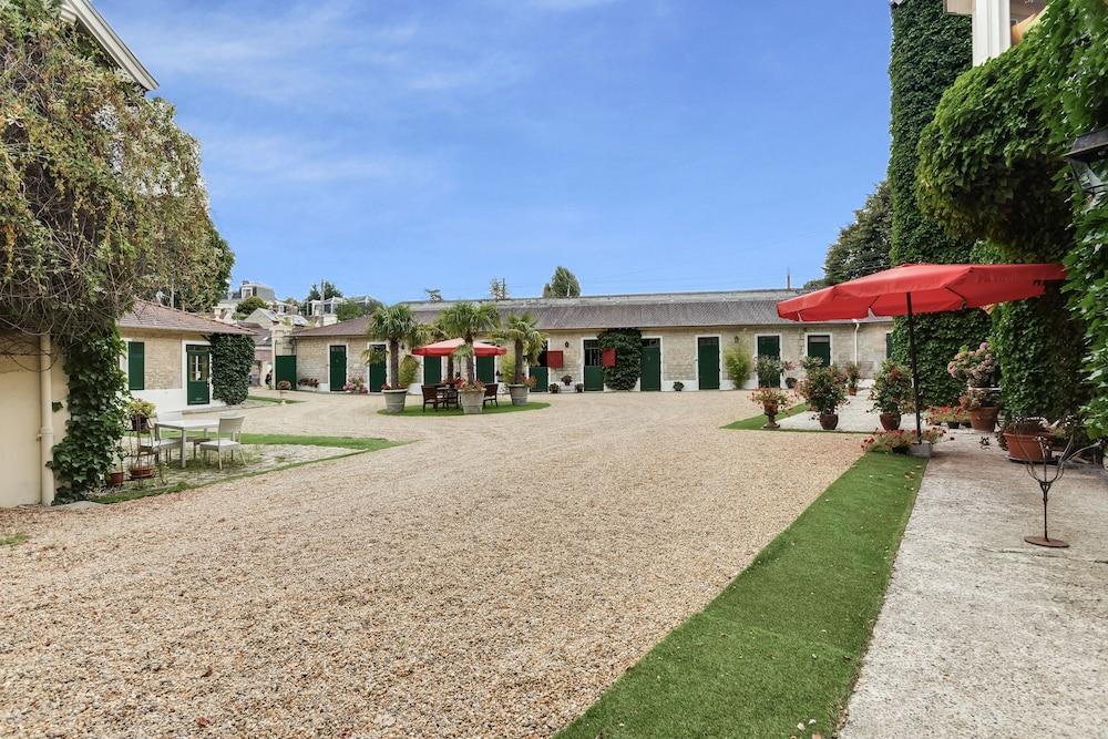 Le Manoir Des Cavaliers
