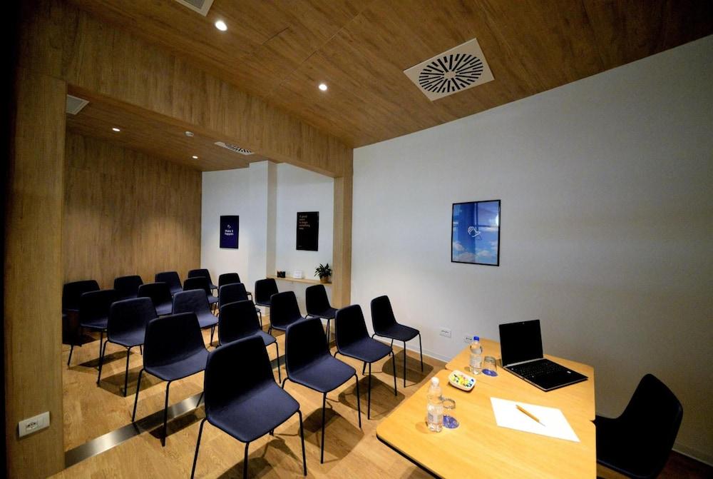 Air Rooms Rome Airport By Hellosky