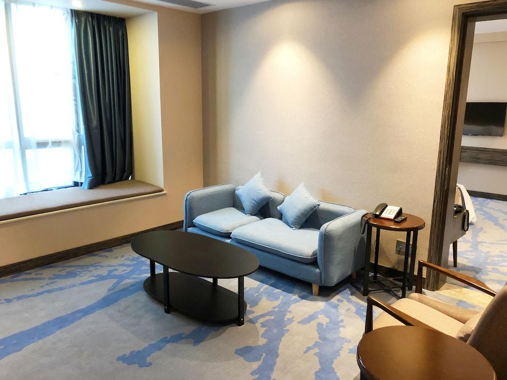 Landmark Hotel