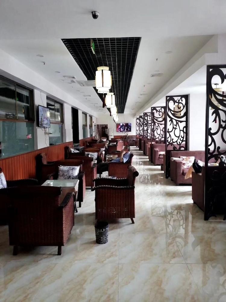 Chengdu Pinyi Minsheng Holiday Hotel
