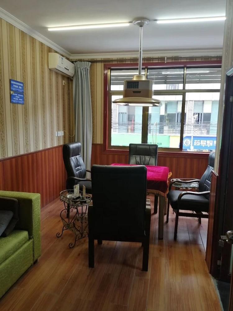Chengdu Pinyi Minsheng Holiday Hotel