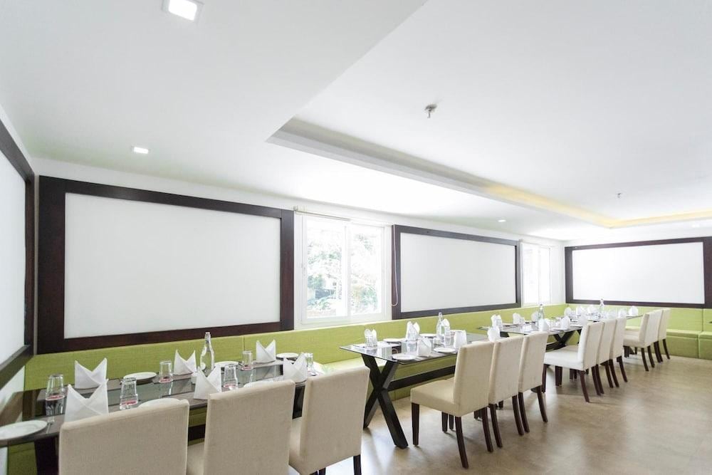 Summit Hampton Hotel