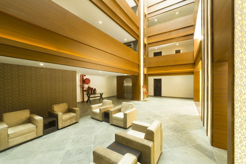 Summit Hampton Hotel
