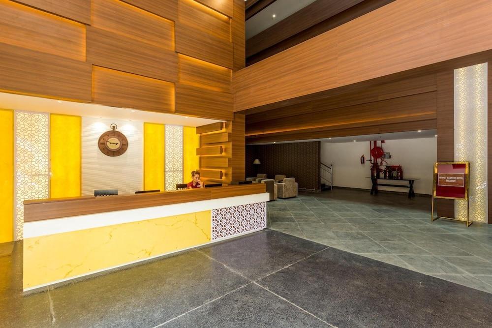 Summit Hampton Hotel