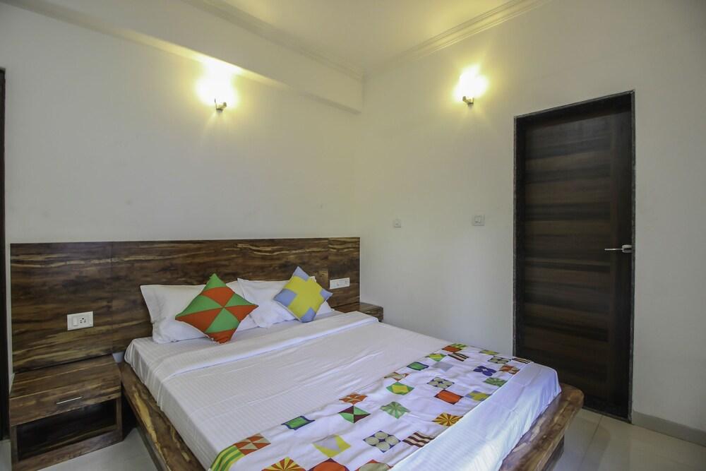OYO Home 10966 Poolside Paradise 2BHK