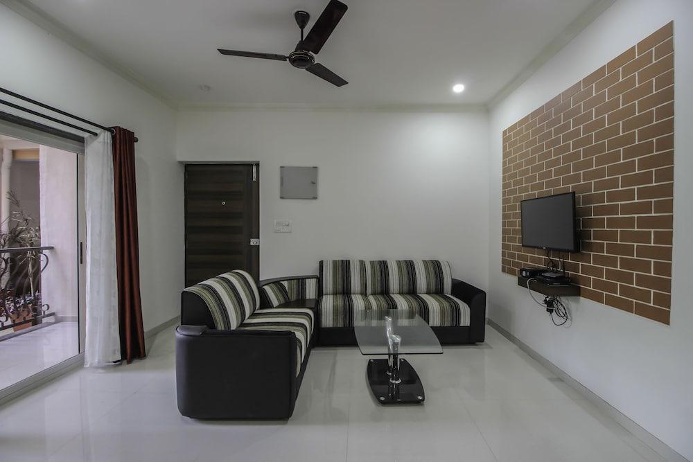 OYO Home 10966 Poolside Paradise 2BHK