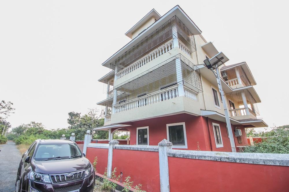 OYO 10402 Home 4BHK Villa Panjim Old Goa Highway