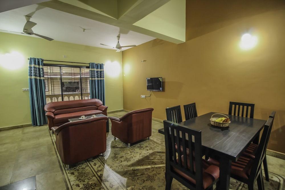 OYO 10402 Home 4BHK Villa Panjim Old Goa Highway