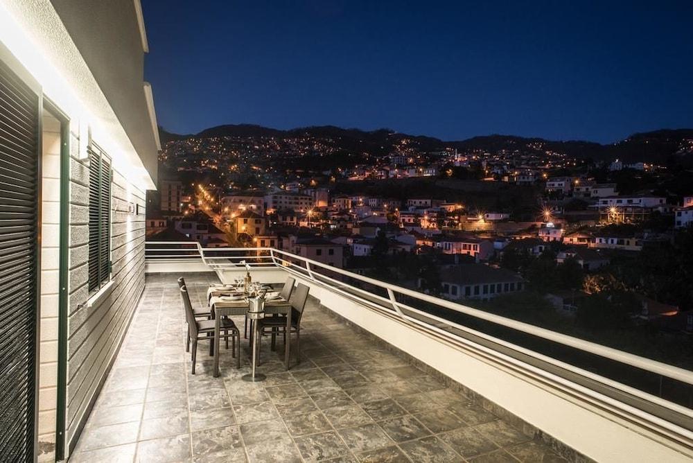 Arts in Penthouse Apartments Til Sol