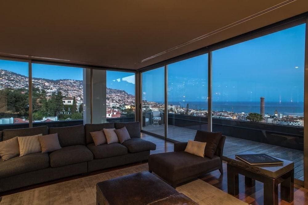 Arts in Penthouse Apartments Til Sol
