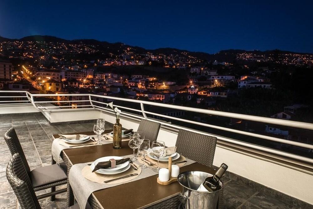 Arts in Penthouse Apartments Til Sol