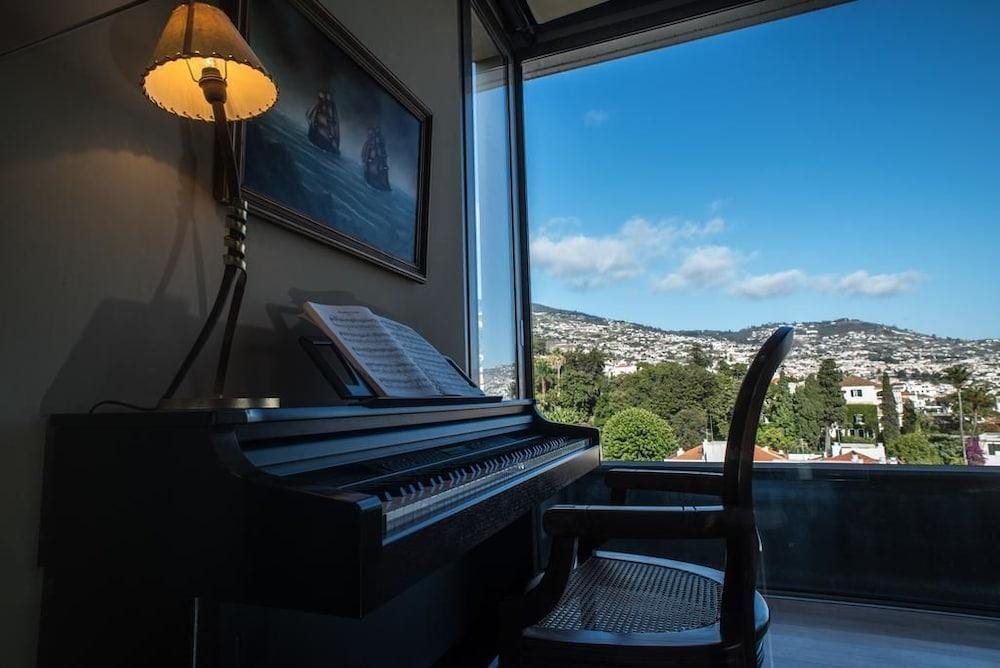 Arts in Penthouse Apartments Til Sol