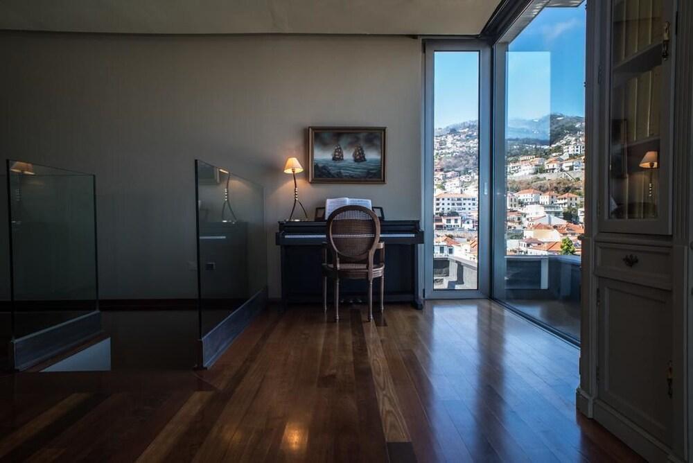 Arts in Penthouse Apartments Til Sol
