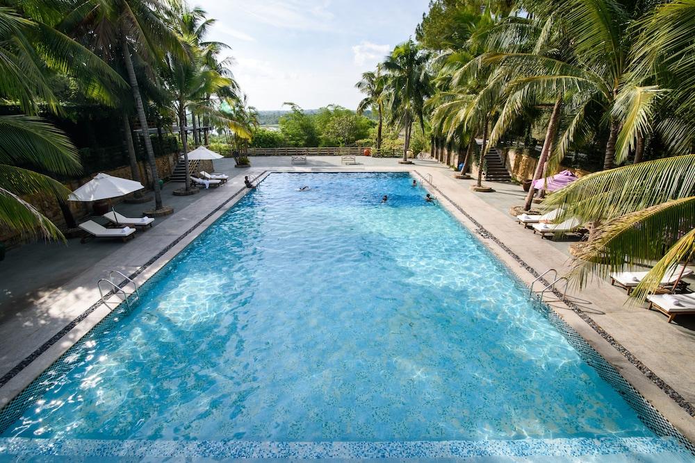 Sankofa Village Hill Resort And Spa
