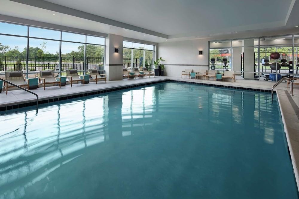 Hampton Inn & Suites Teaneck Glenpointe