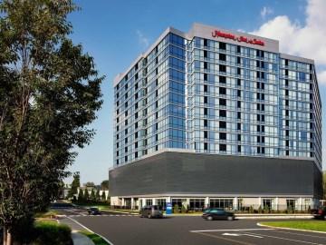 Hampton Inn & Suites Teaneck Glenpointe
