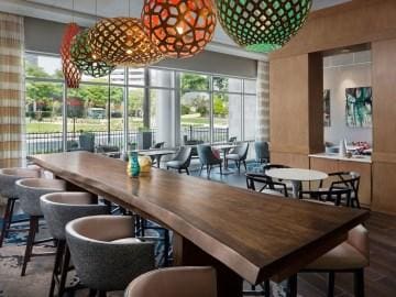 Hampton Inn & Suites Teaneck Glenpointe