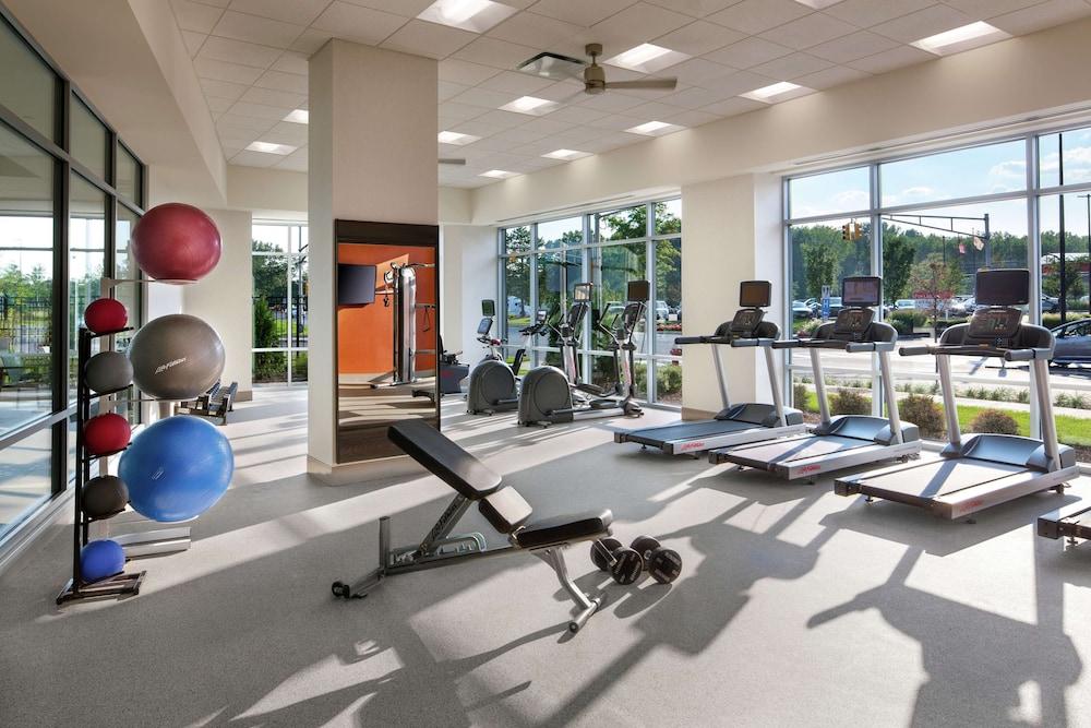 Hampton Inn & Suites Teaneck Glenpointe