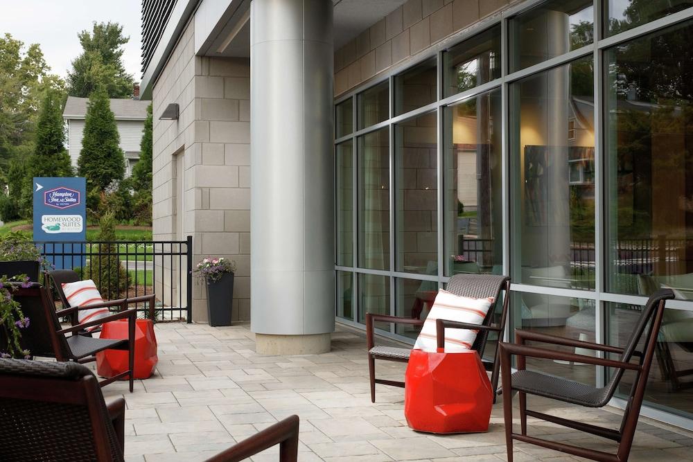 Hampton Inn & Suites Teaneck Glenpointe