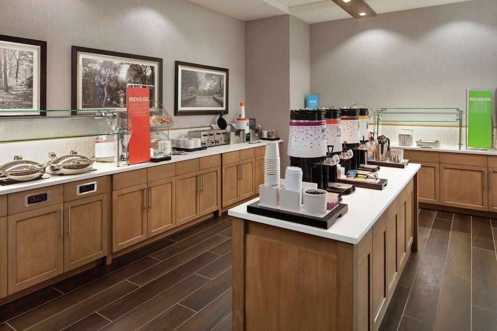Hampton Inn & Suites Teaneck Glenpointe