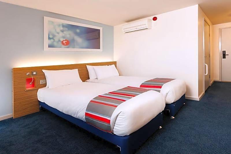 Travelodge Bromborough Hotel