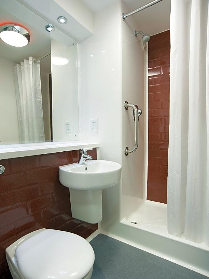 Travelodge Bromborough Hotel