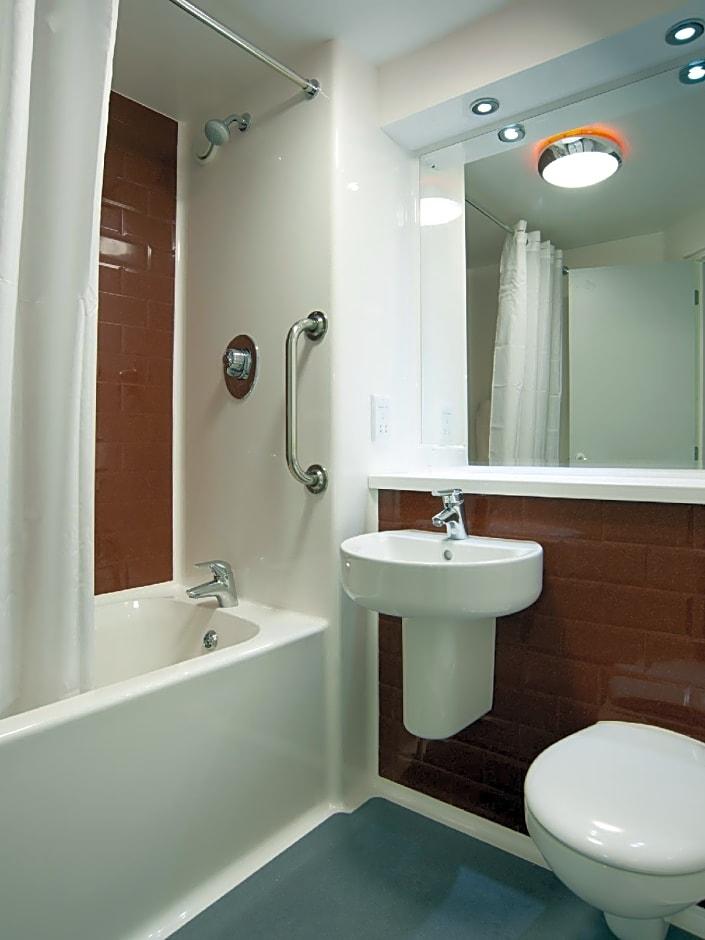 Travelodge Bromborough Hotel