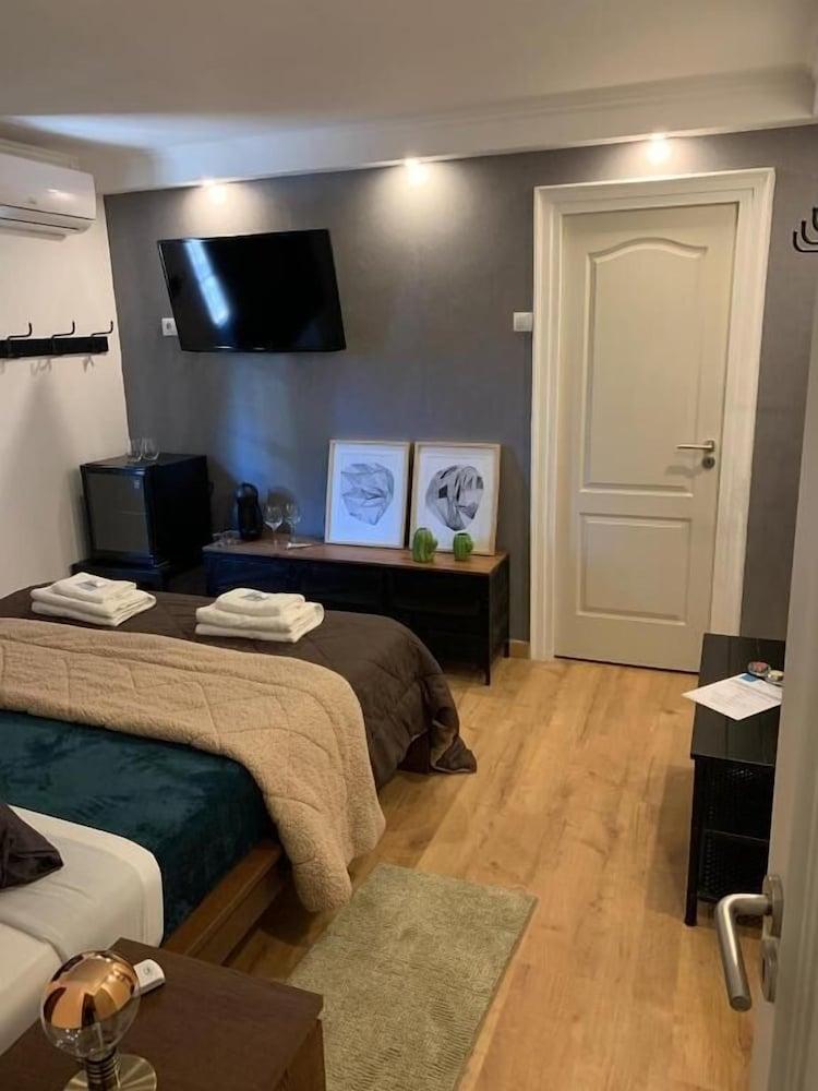 F3 Hostels