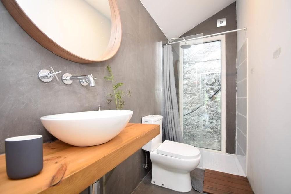 F3 Hostels