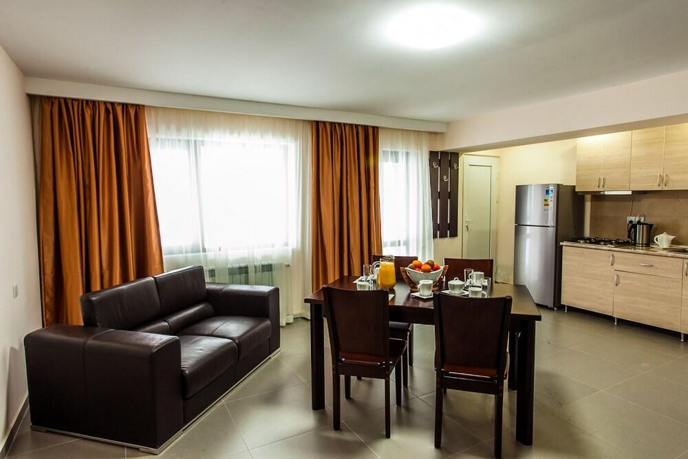 Crystal Hill Villas