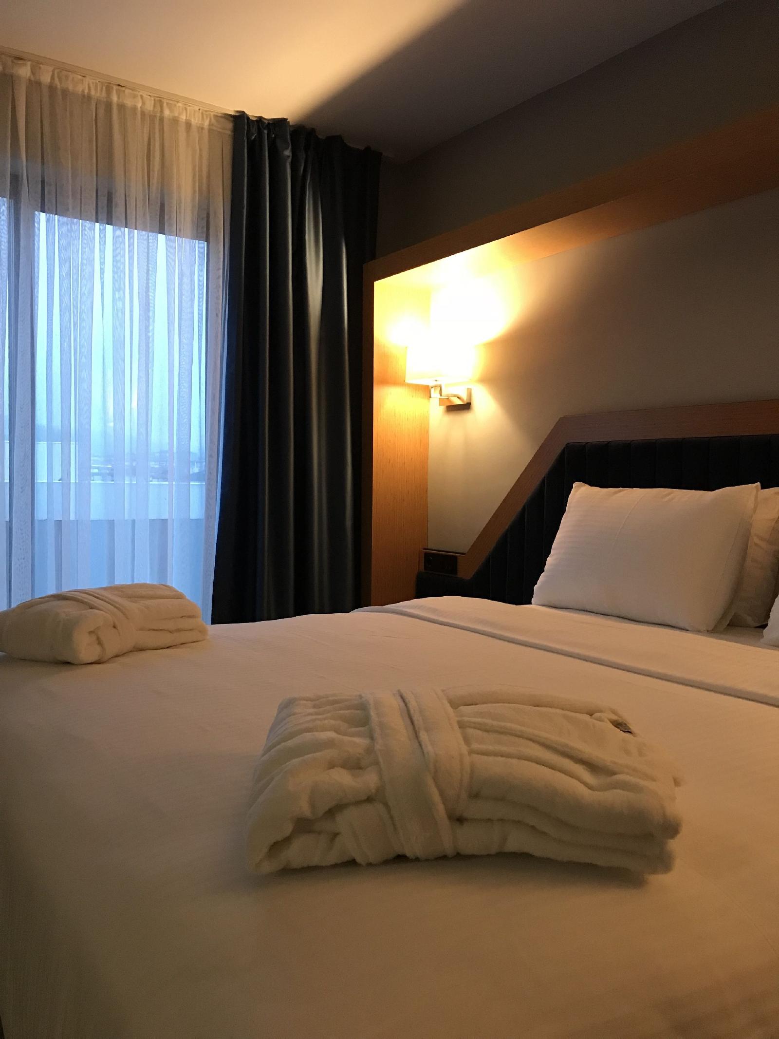 Roof 264 Hotel and Suites