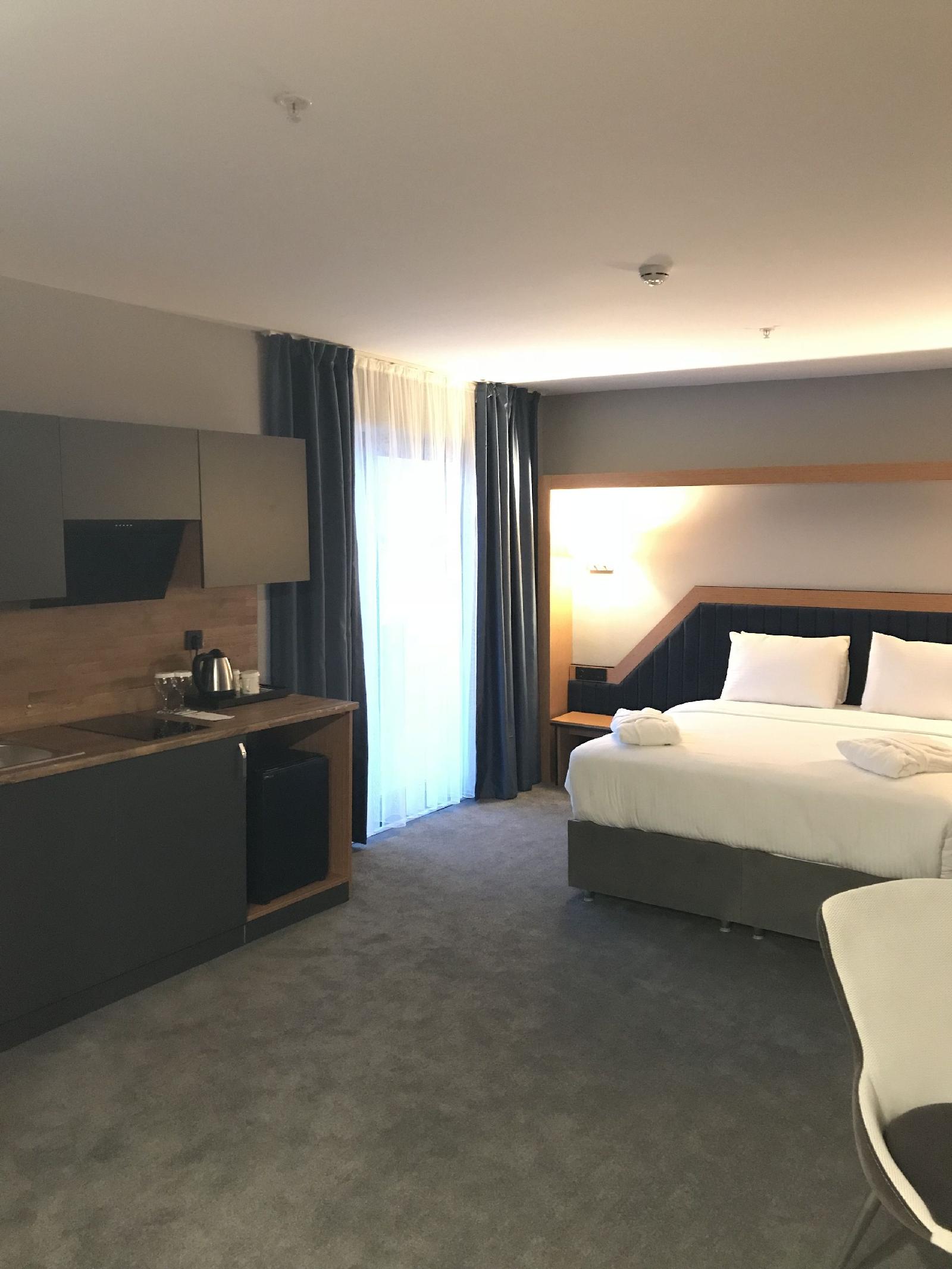 Roof 264 Hotel and Suites