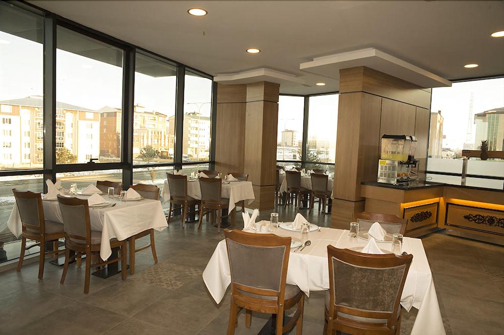 Winter City Hotel