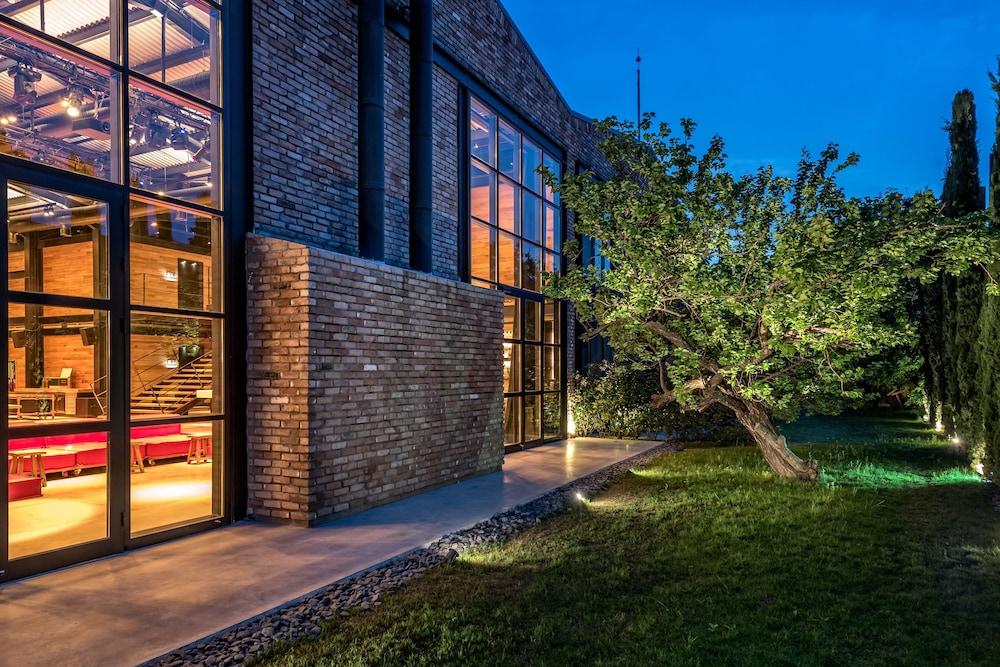 The Stay Warehouse